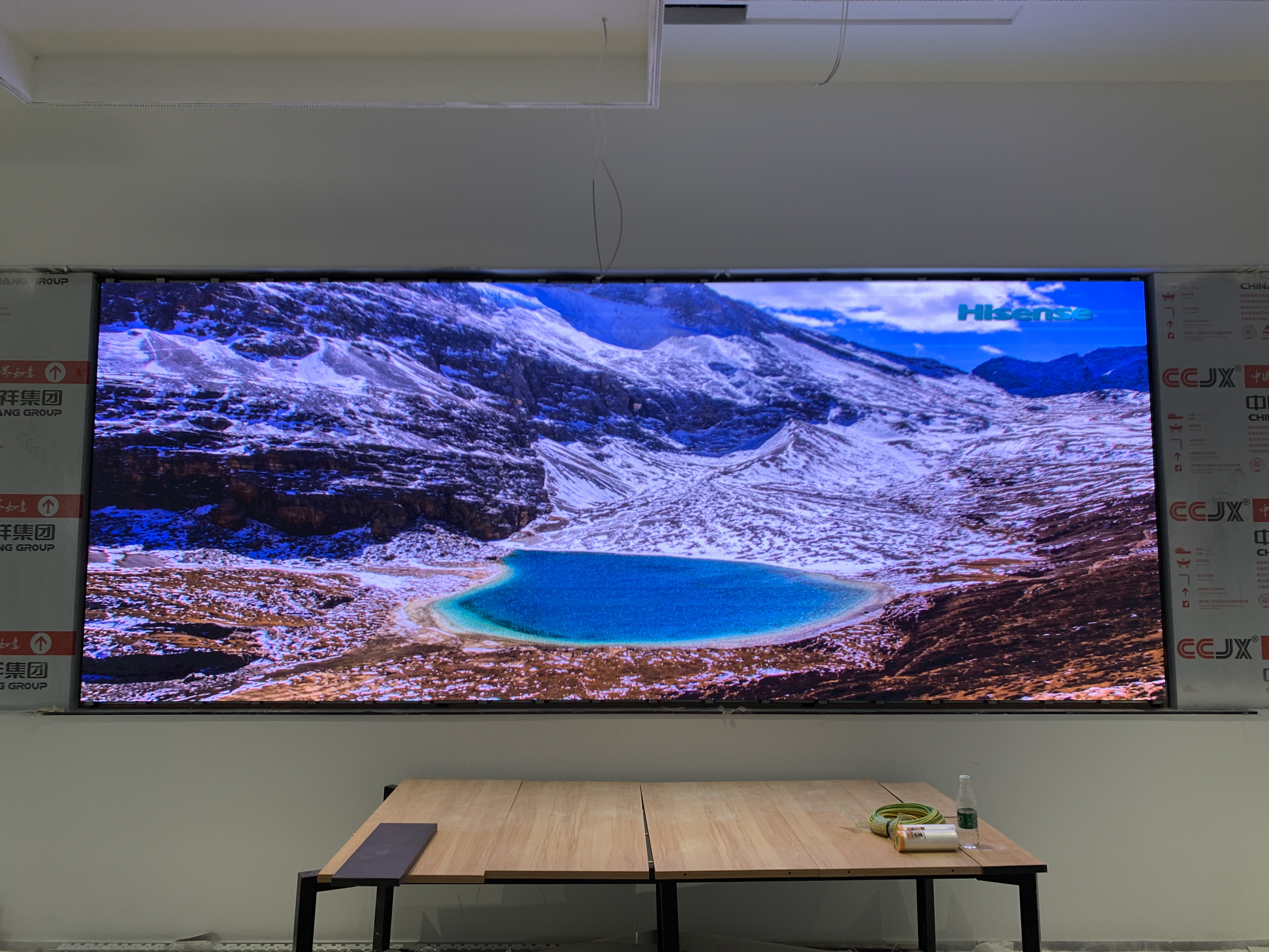 日常維護中，如何快速定位和修復顯示屏的局部壞點、花屏問題？