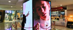    - “預(yù)算5萬(wàn) vs 10萬(wàn)：中小企業(yè)會(huì)議室LED平板配置方案紅黑榜”